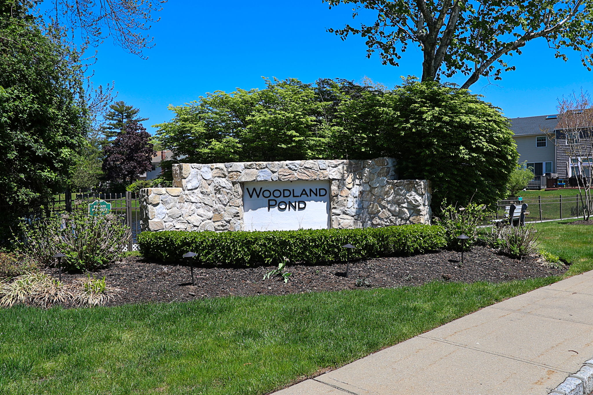 1-web-or-mls-52 Holiday Dr, Woodbury 1