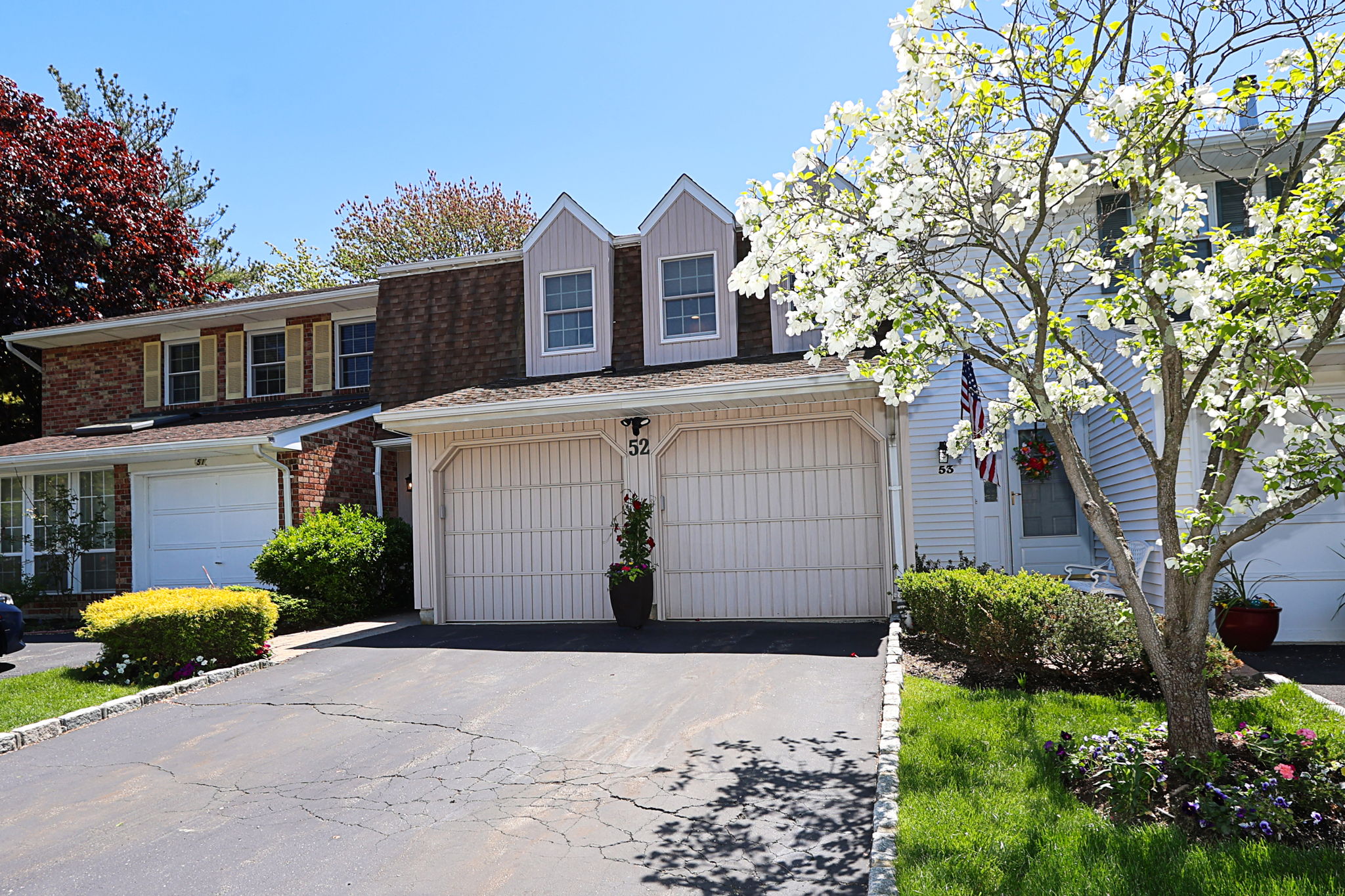 2-web-or-mls-52 Holiday Dr, Woodbury 2
