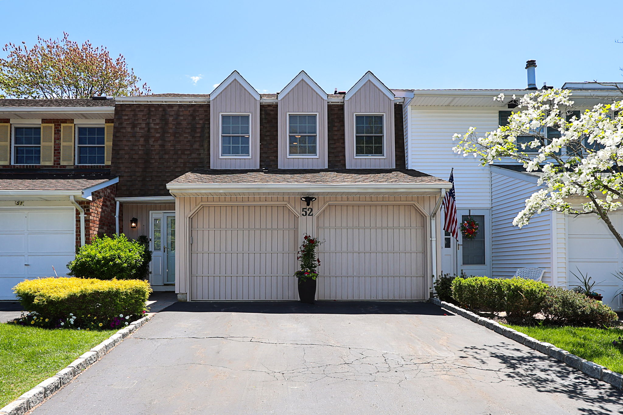 3-web-or-mls-52 Holiday Dr, Woodbury 3